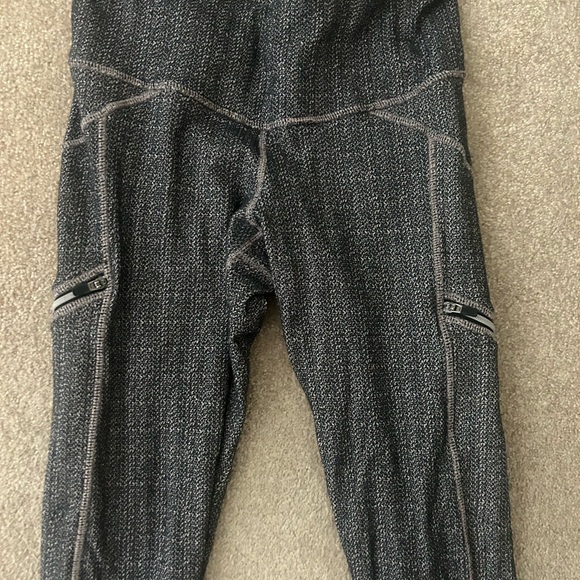 Athleta cropped grey running leggings - Picture 7 of 9